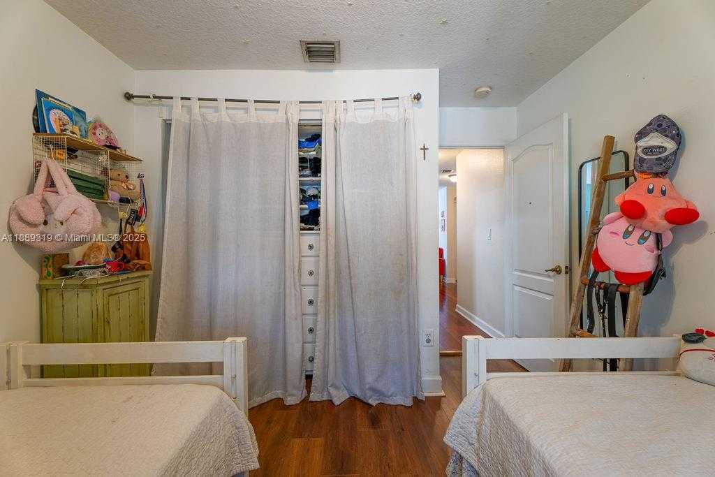 Small Image of 10912 NORTH WEST 69TH ST, Doral Number 25