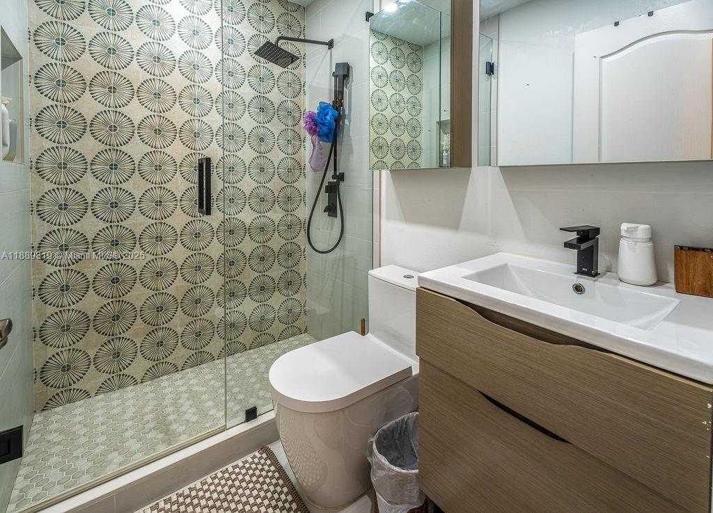 Small Image of 10912 NORTH WEST 69TH ST, Doral Number 26