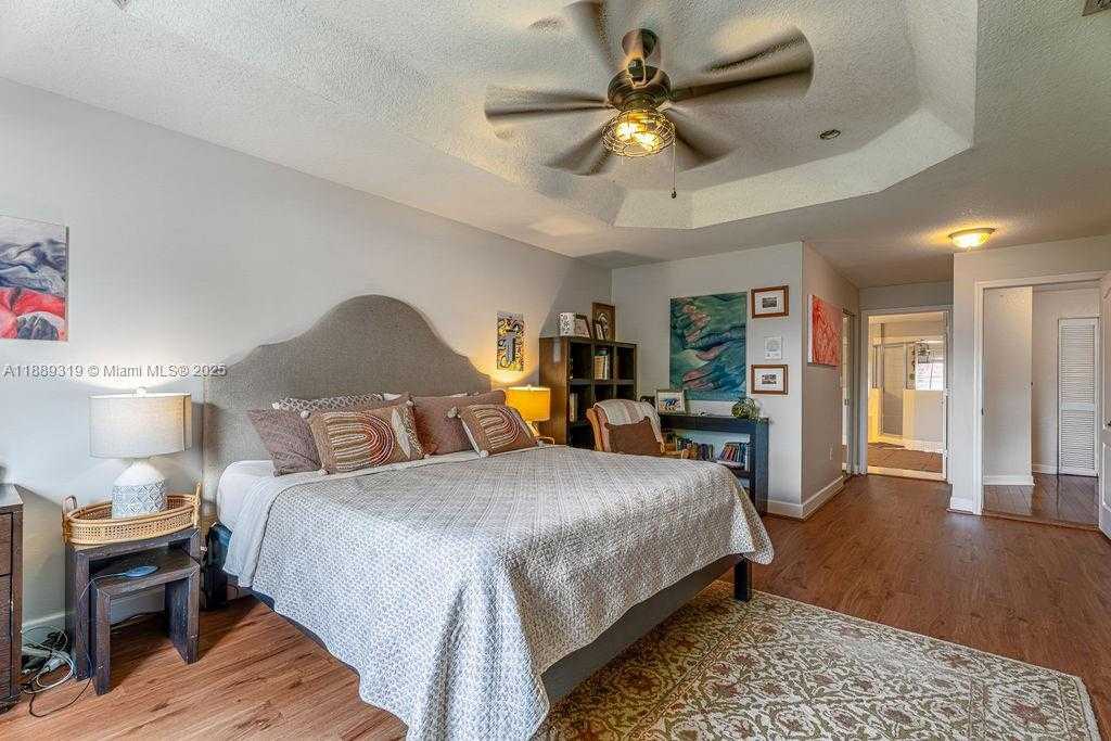 Small Image of 10912 NORTH WEST 69TH ST, Doral Number 30