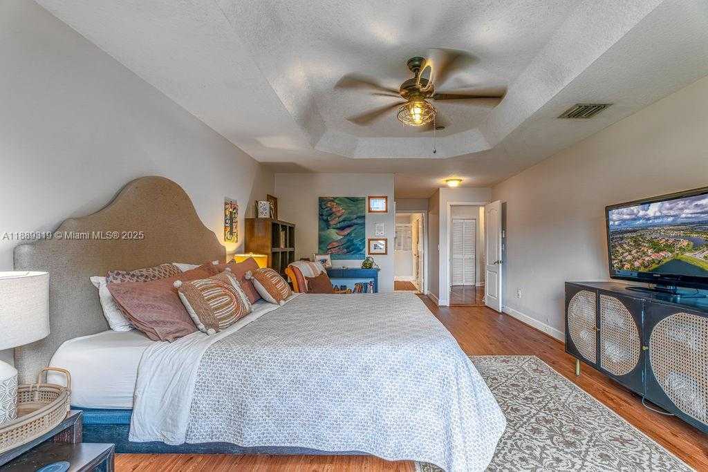 Small Image of 10912 NORTH WEST 69TH ST, Doral Number 31