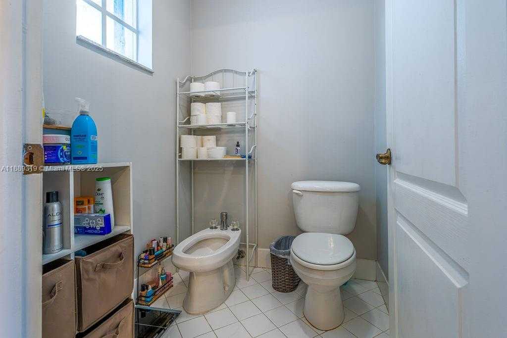 Small Image of 10912 NORTH WEST 69TH ST, Doral Number 33