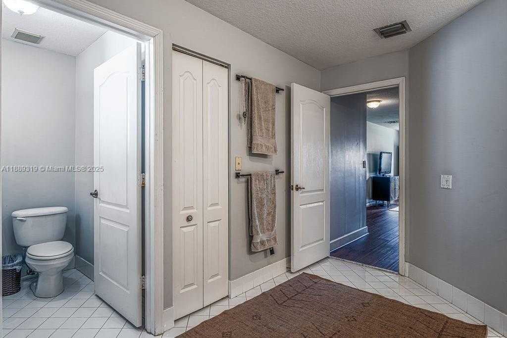 Small Image of 10912 NORTH WEST 69TH ST, Doral Number 34