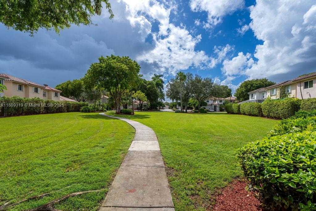 Small Image of 10912 NORTH WEST 69TH ST, Doral Number 4