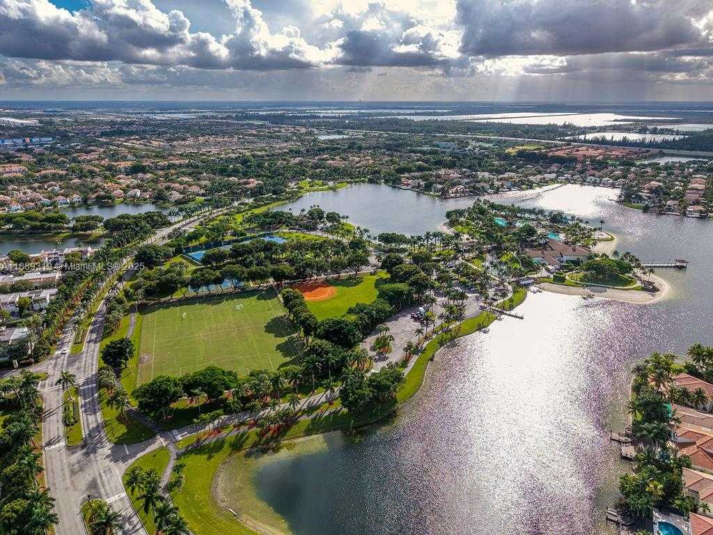 Small Image of 10912 NORTH WEST 69TH ST, Doral Number 47