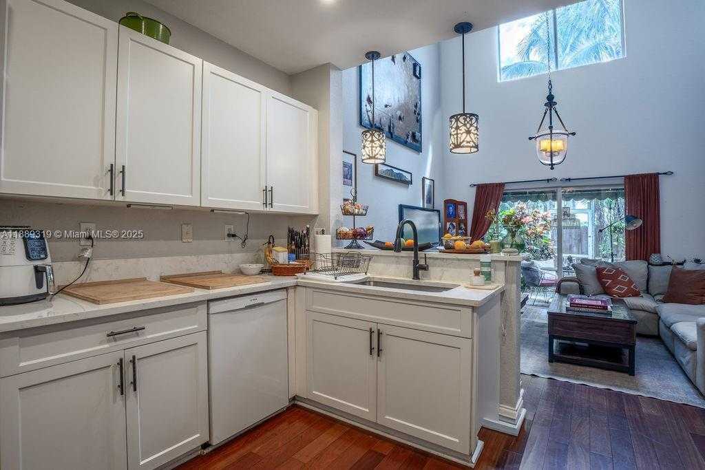 Small Image of 10912 NORTH WEST 69TH ST, Doral Number 58