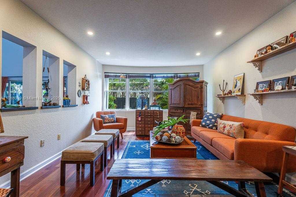 Small Image of 10912 NORTH WEST 69TH ST, Doral Number 8