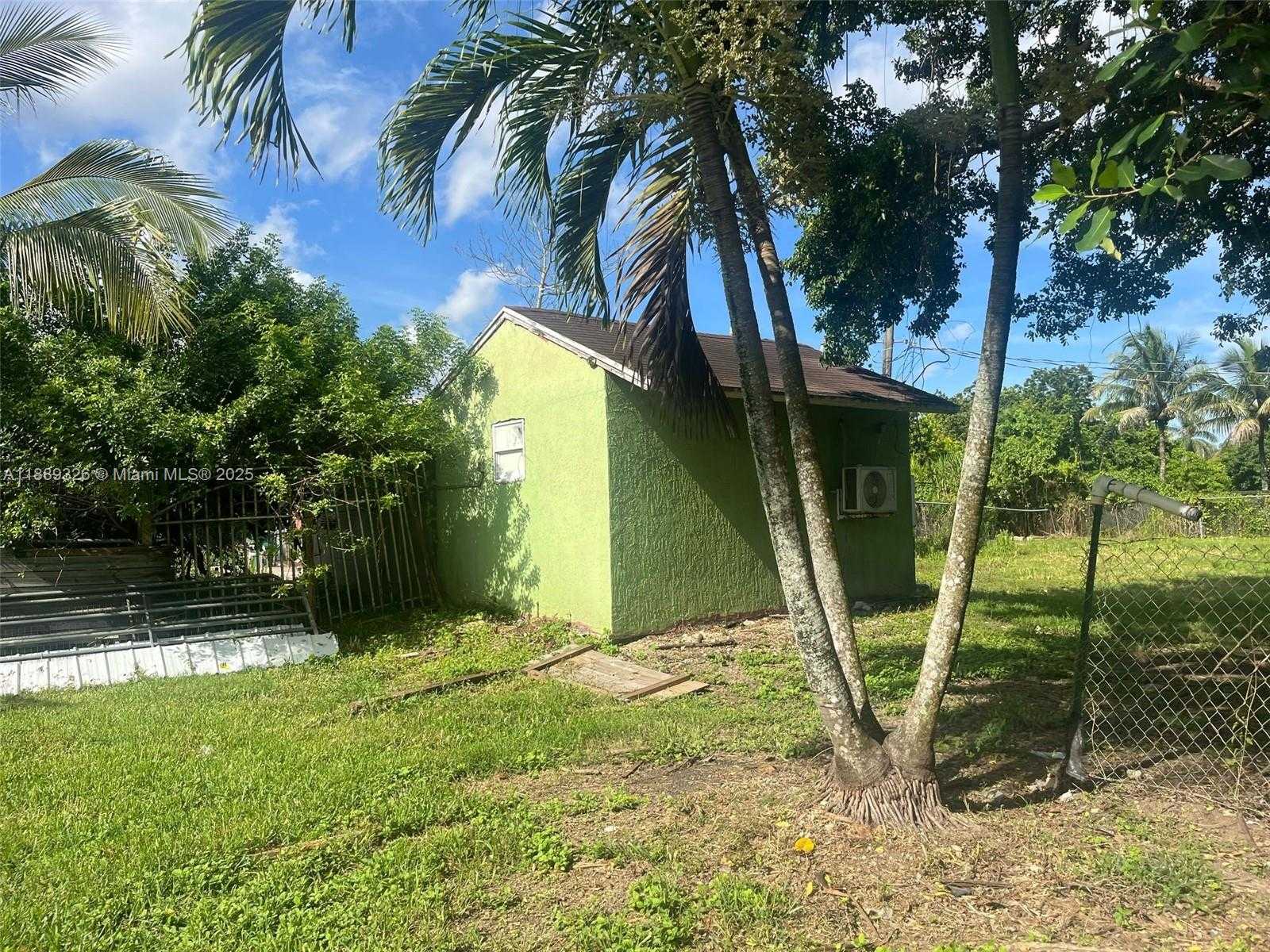 Small Image of 19755 SOUTH WEST 190TH ST, Miami Number 10