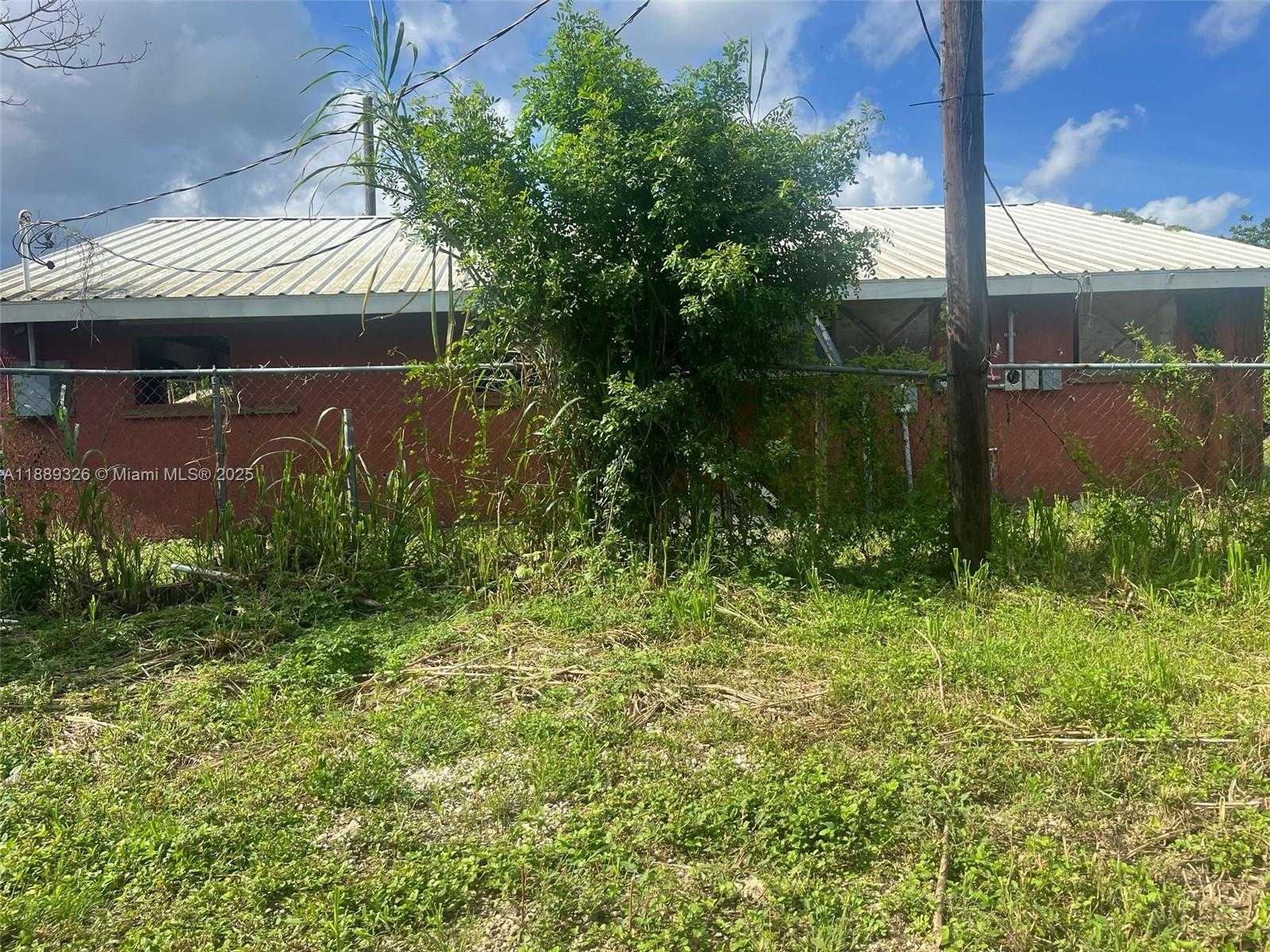 Small Image of 19755 SOUTH WEST 190TH ST, Miami Number 12
