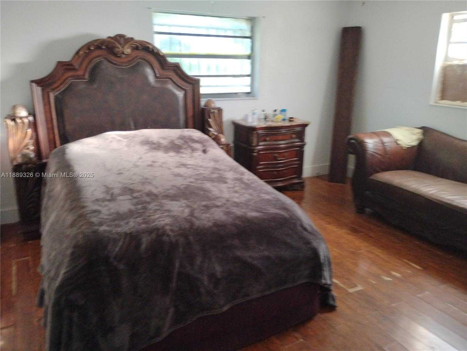 Small Image of 19755 SOUTH WEST 190TH ST, Miami Number 16