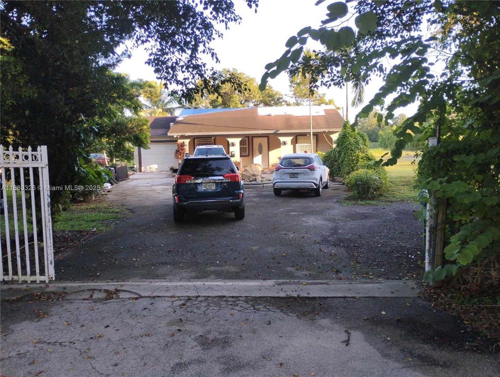 Small Image of 19755 SOUTH WEST 190TH ST, Miami Number 17