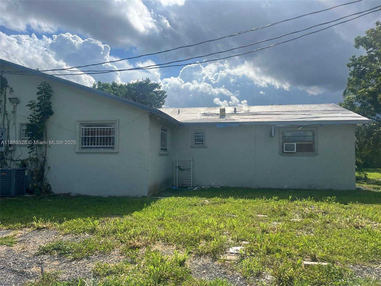 Small Image of 19755 SOUTH WEST 190TH ST, Miami Number 5