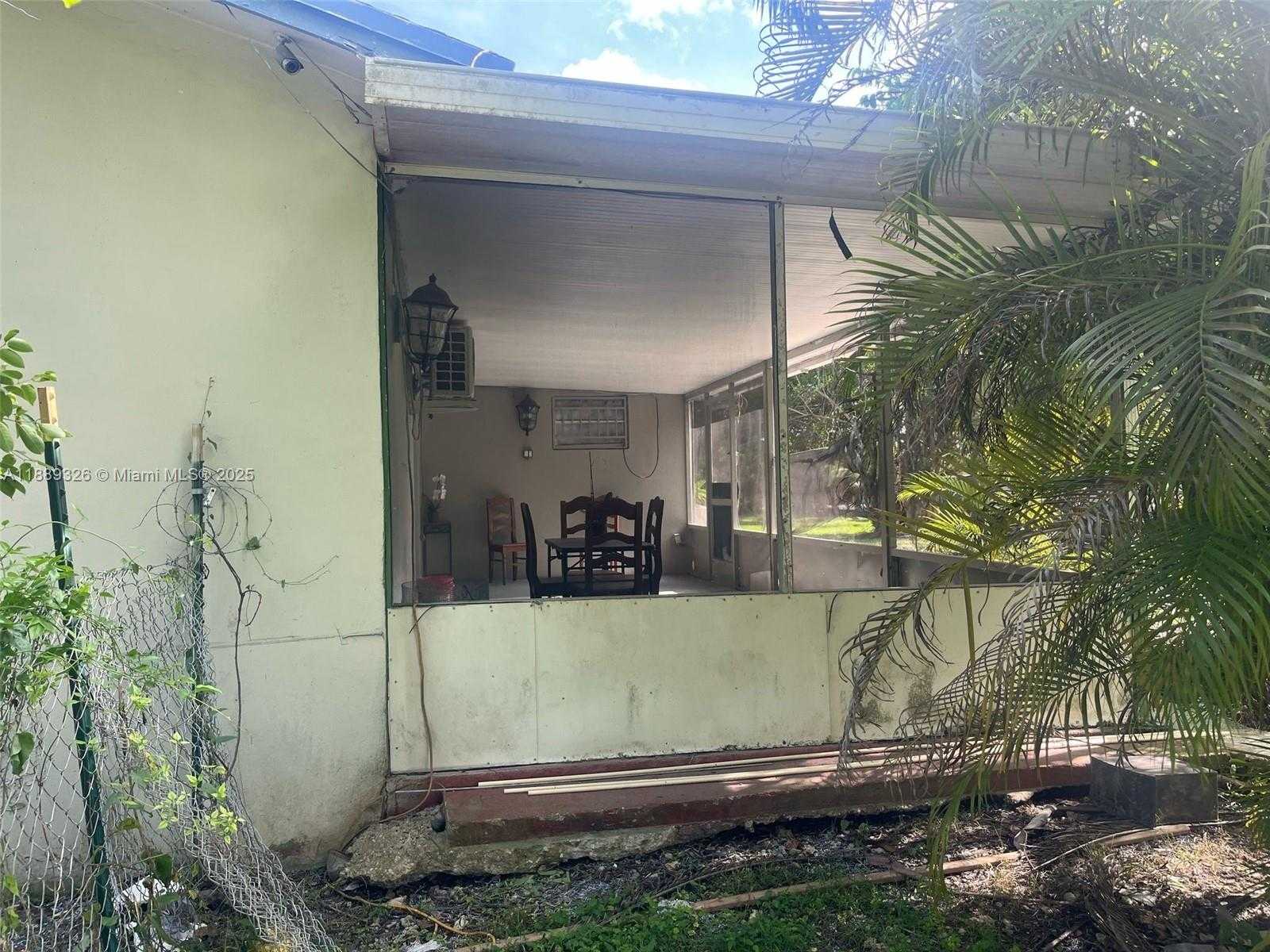 Small Image of 19755 SOUTH WEST 190TH ST, Miami Number 8