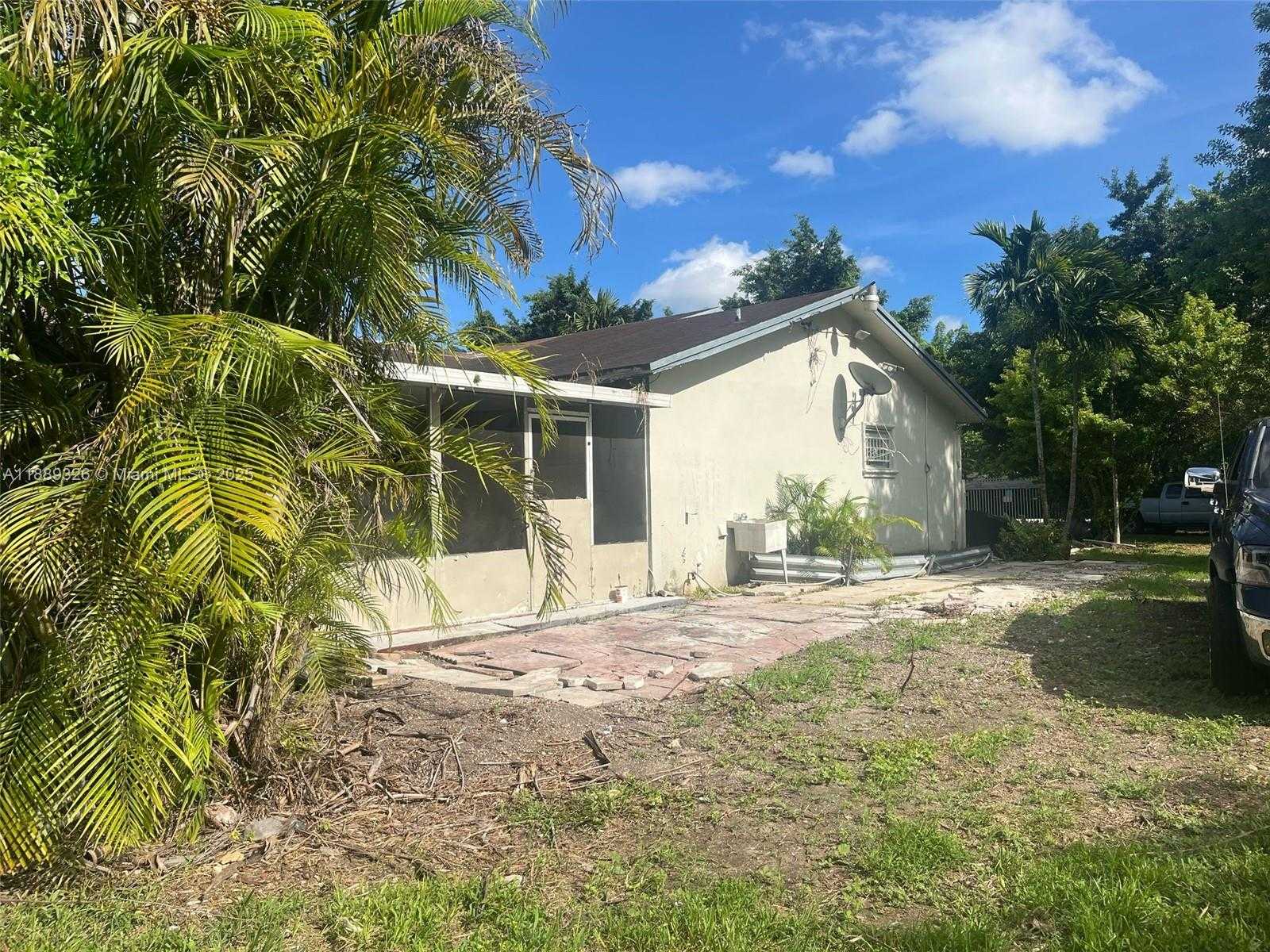 Small Image of 19755 SOUTH WEST 190TH ST, Miami Number 9