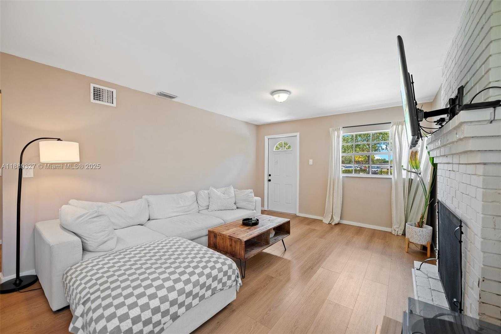 Small Image of 1480 SOUTH WEST 26TH AVE, Fort Lauderdale Number 7