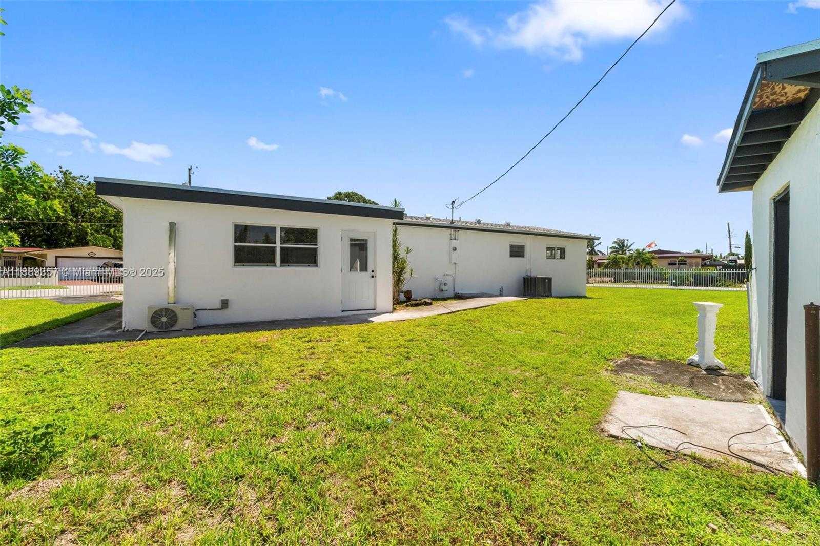 Small Image of 18800 NORTH WEST 39TH CT, Miami Gardens Number 22