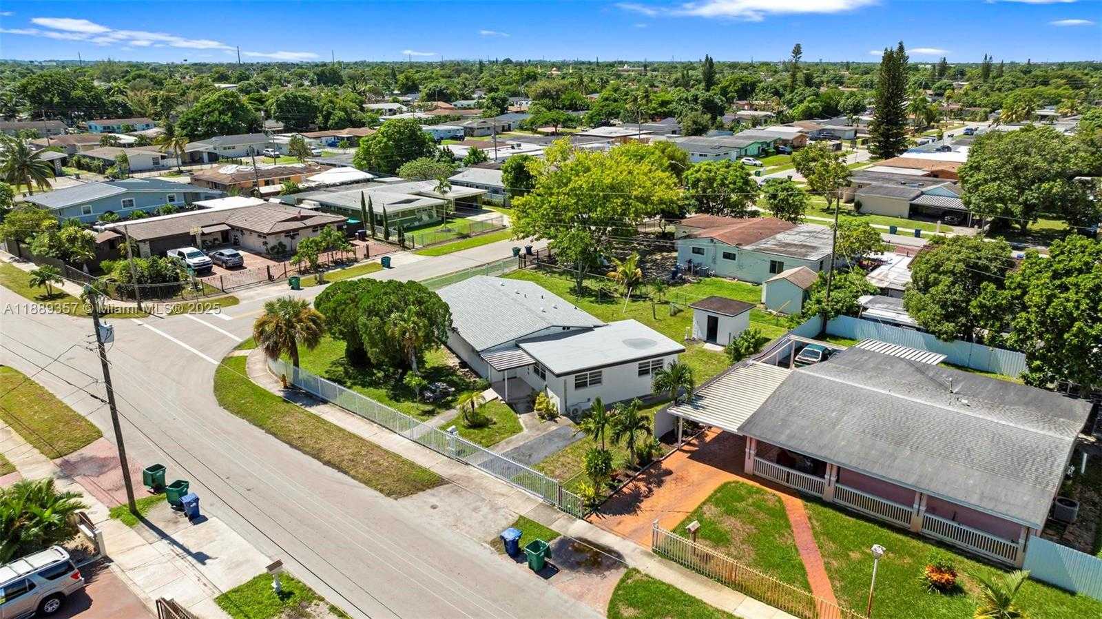 Small Image of 18800 NORTH WEST 39TH CT, Miami Gardens Number 30