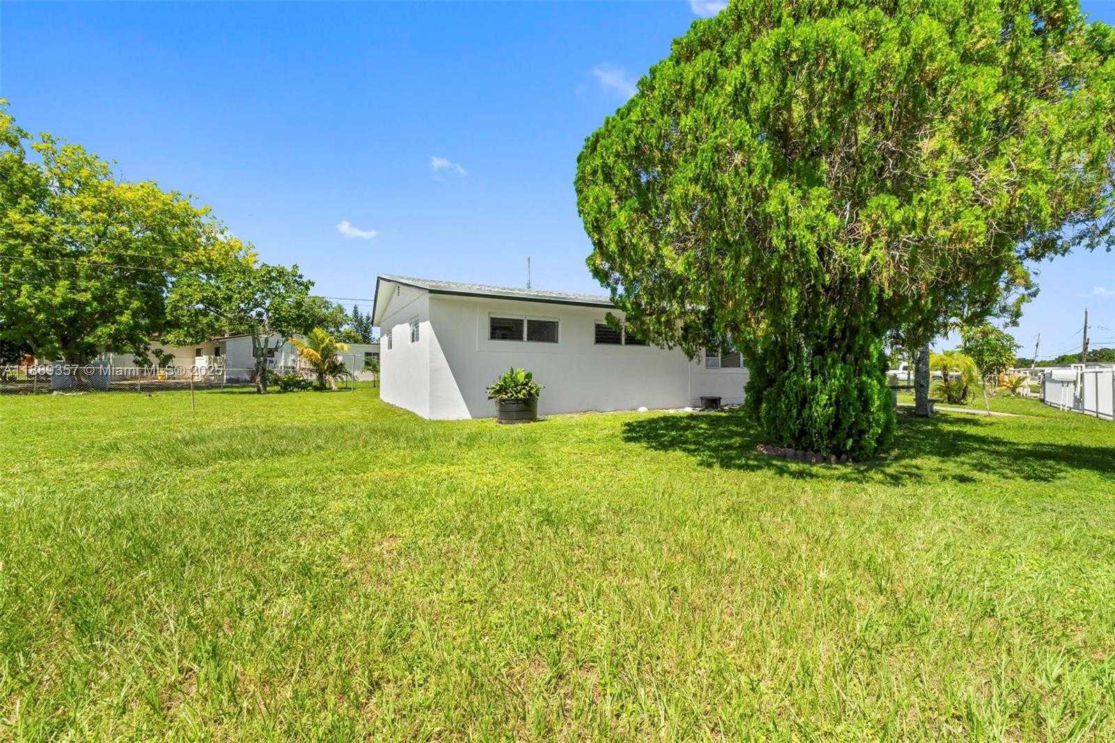 Small Image of 18800 NORTH WEST 39TH CT, Miami Gardens Number 32