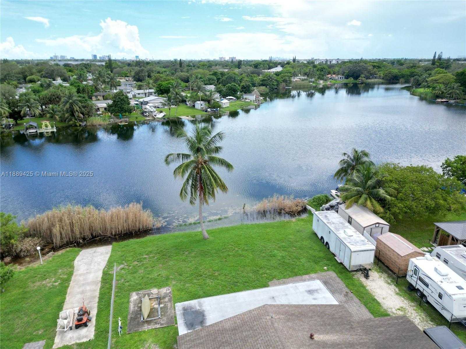 Small Image of 3710 SOUTH WEST 32ND CT, West Park Number 3