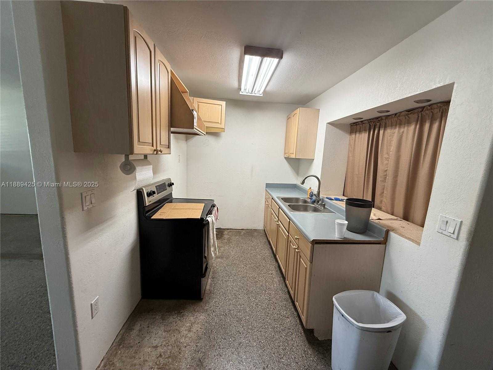 Small Image of 3710 SOUTH WEST 32ND CT, West Park Number 5