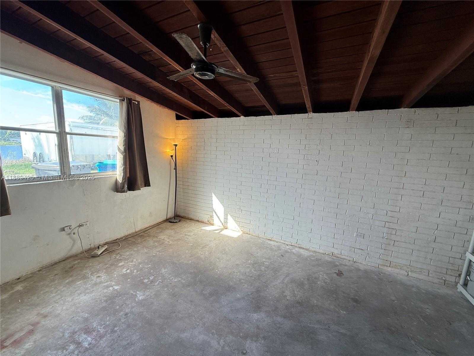 Small Image of 3710 SOUTH WEST 32ND CT, West Park Number 9