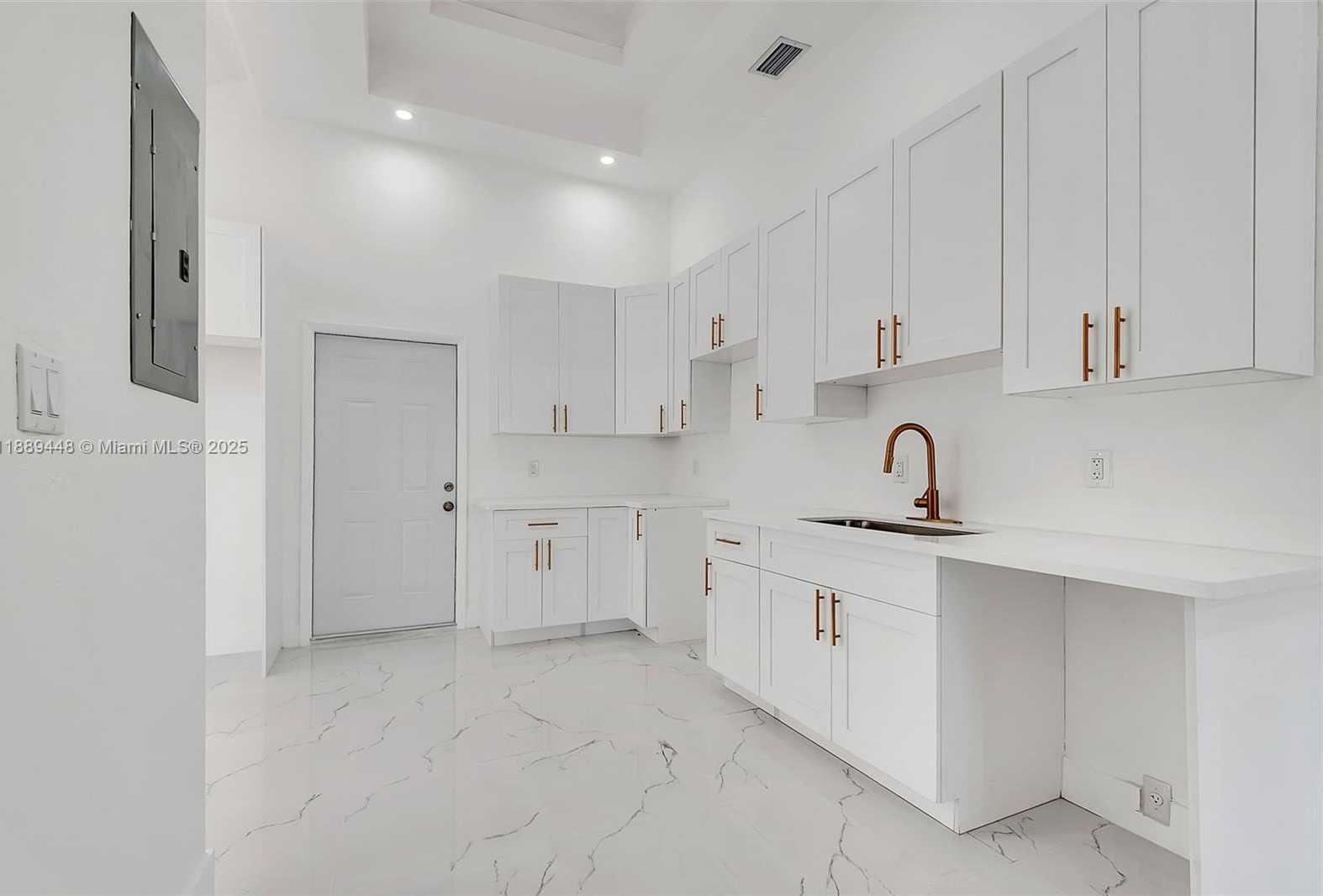 Small Image of 5400 NORTH EAST 2ND AVE, Oakland Park Number 14