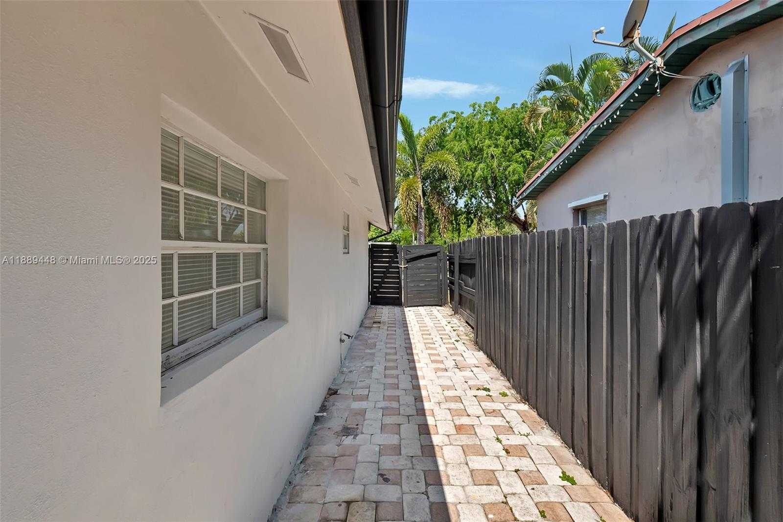 Small Image of 5400 NORTH EAST 2ND AVE, Oakland Park Number 17