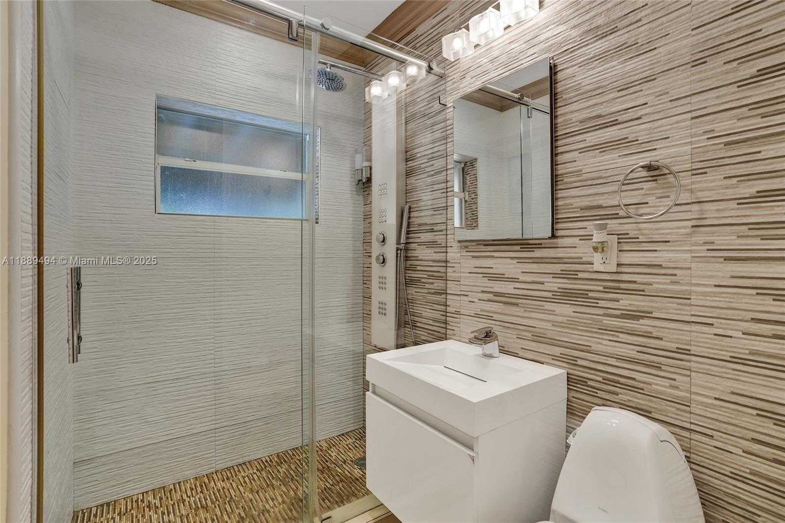 Small Image of 1101 NORTH EAST 182ND ST, North Miami Beach Number 12