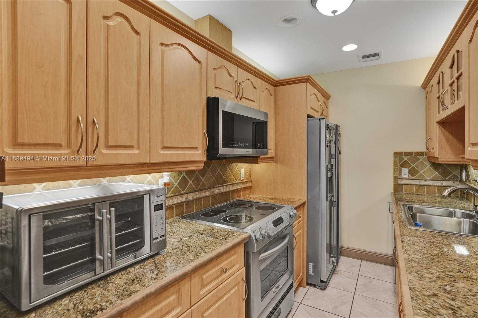 Small Image of 1101 NORTH EAST 182ND ST, North Miami Beach Number 17