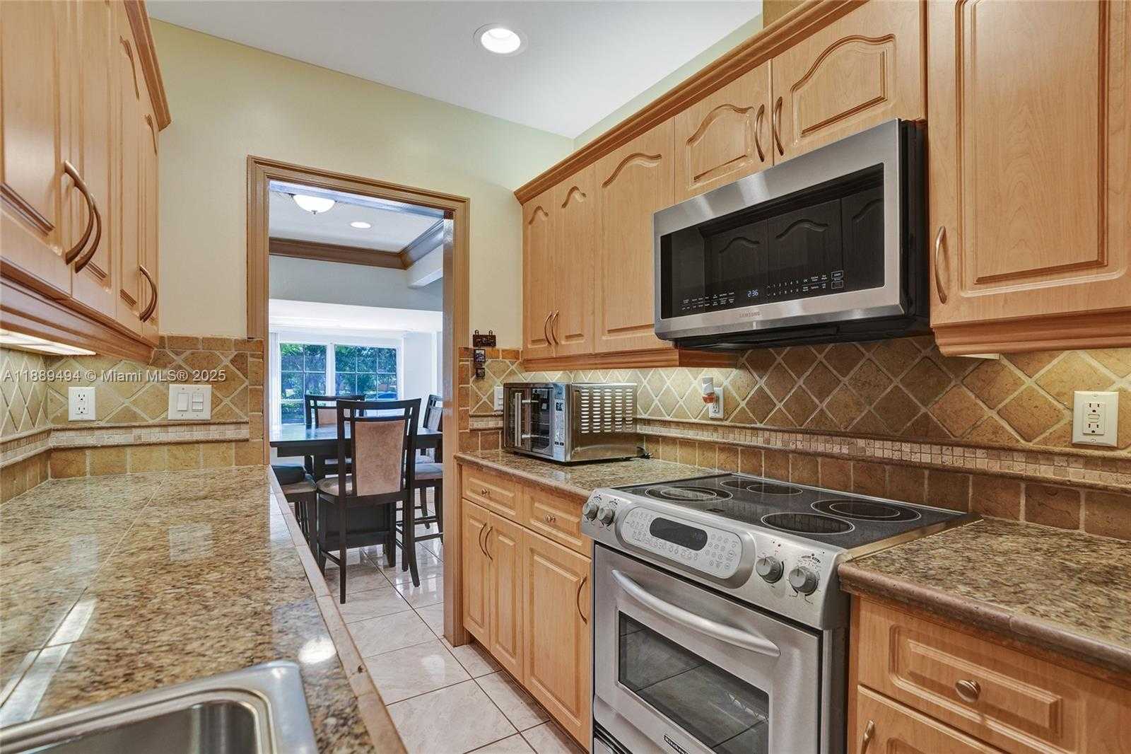 Small Image of 1101 NORTH EAST 182ND ST, North Miami Beach Number 18