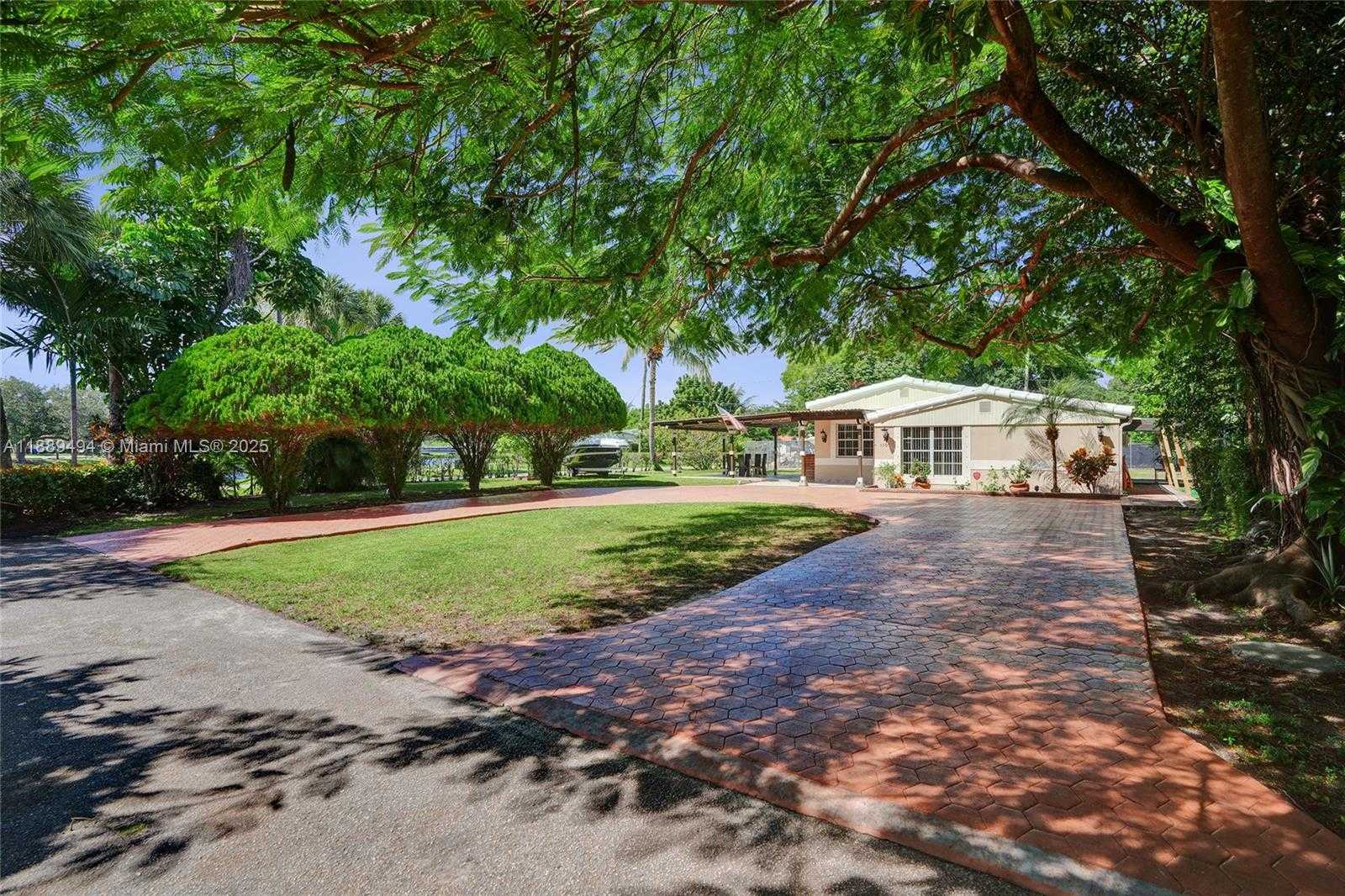 Small Image of 1101 NORTH EAST 182ND ST, North Miami Beach Number 20
