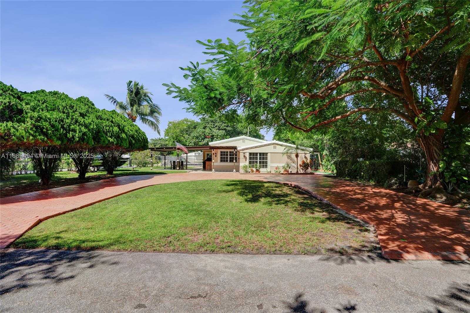 Small Image of 1101 NORTH EAST 182ND ST, North Miami Beach Number 3