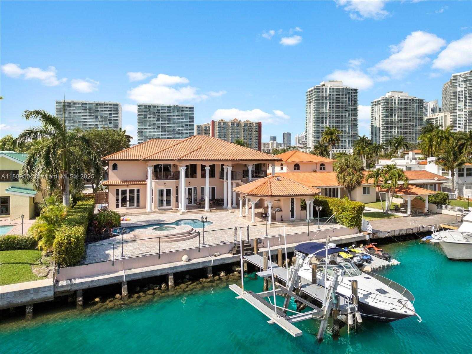 Small Image of 306 ATLANTIC AVE, Sunny Isles Beach Number 2