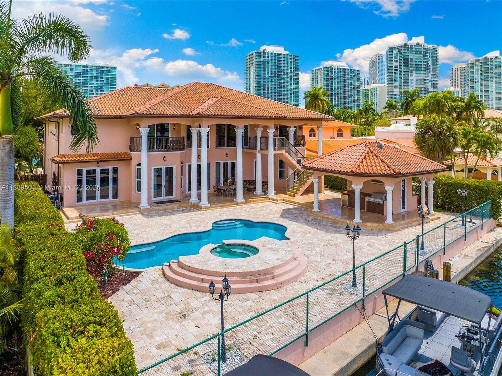 Small Image of 306 ATLANTIC AVE, Sunny Isles Beach Number 4