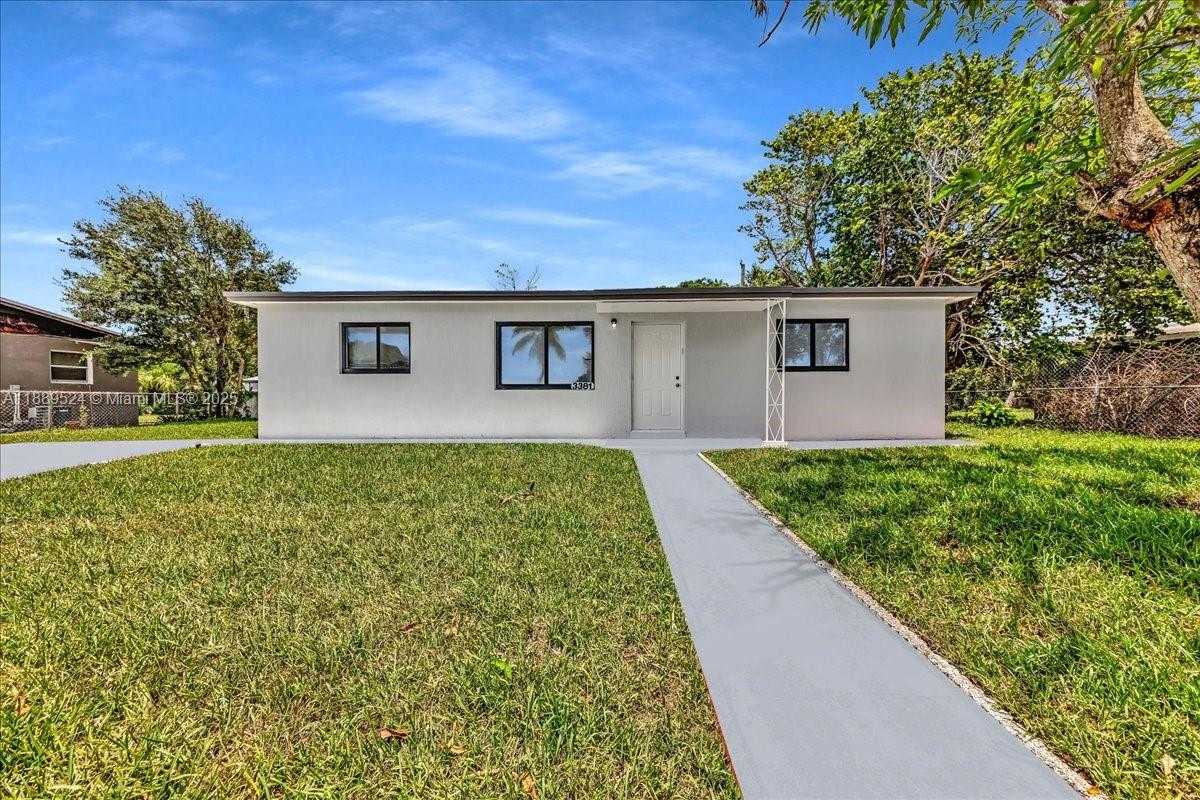 Small Image of 3381 NORTH WEST 210TH TER, Miami Gardens Number 4