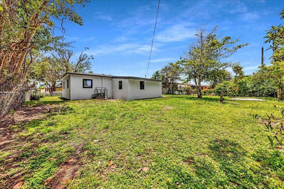 Small Image of 3381 NORTH WEST 210TH TER, Miami Gardens Number 9