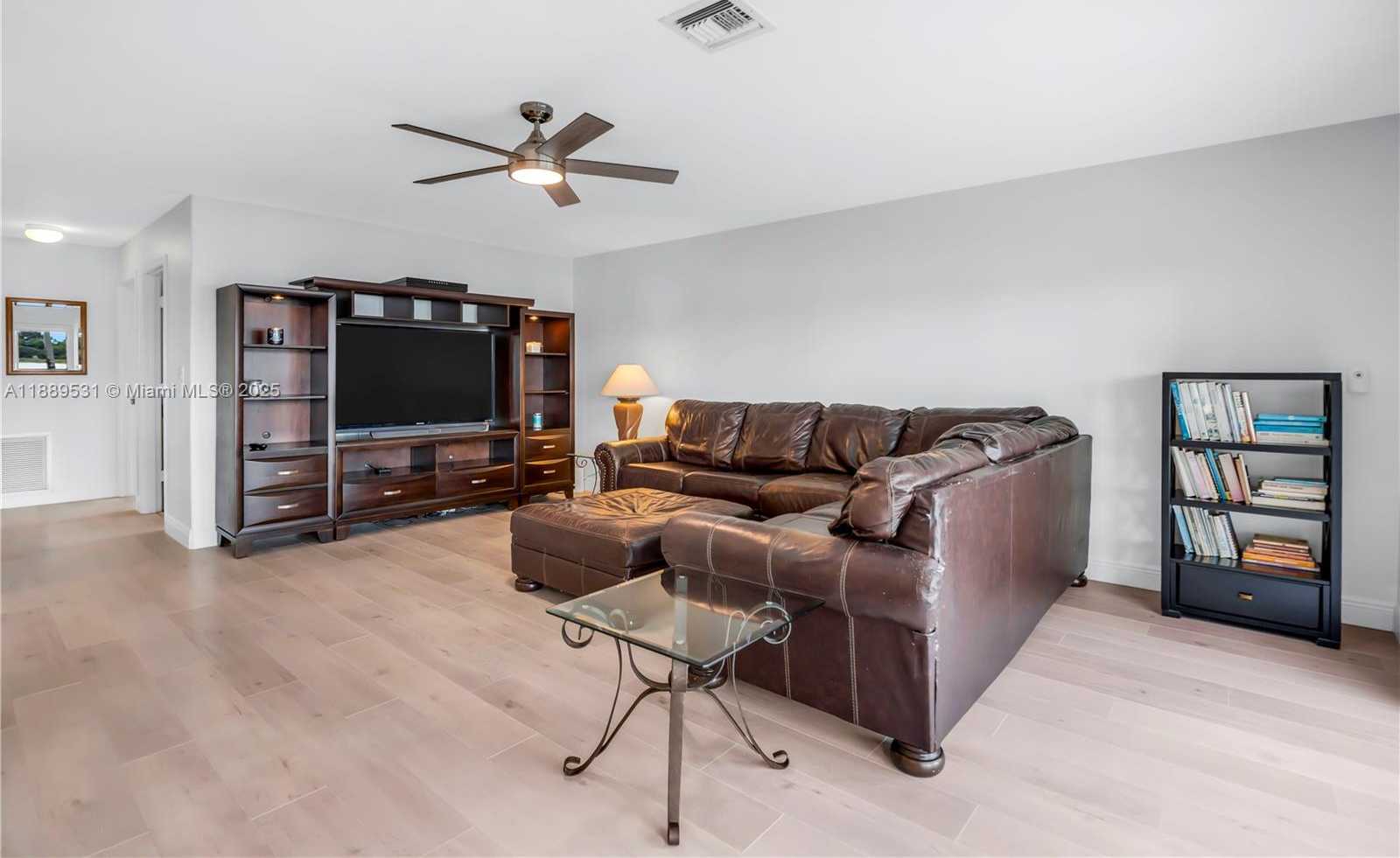 Small Image of 18084 SOUTH WEST 33RD CT, Miramar Number 12