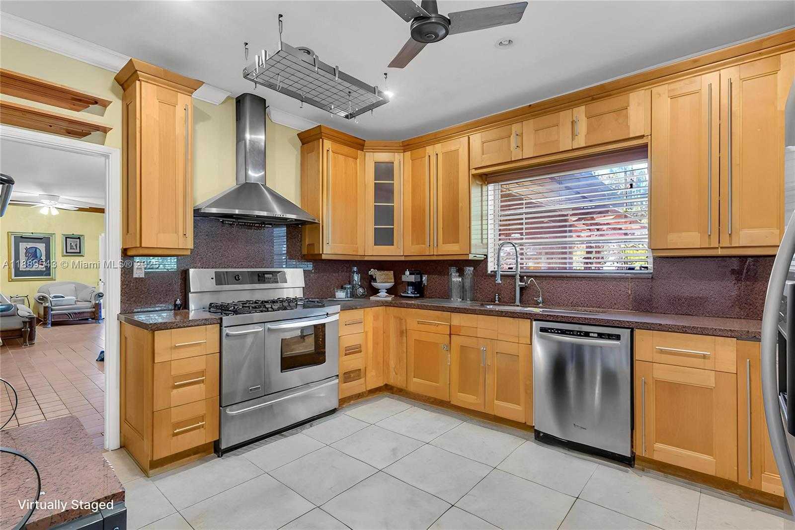 Small Image of 9410 NORTH EAST 6TH AVE, Miami Shores Number 16