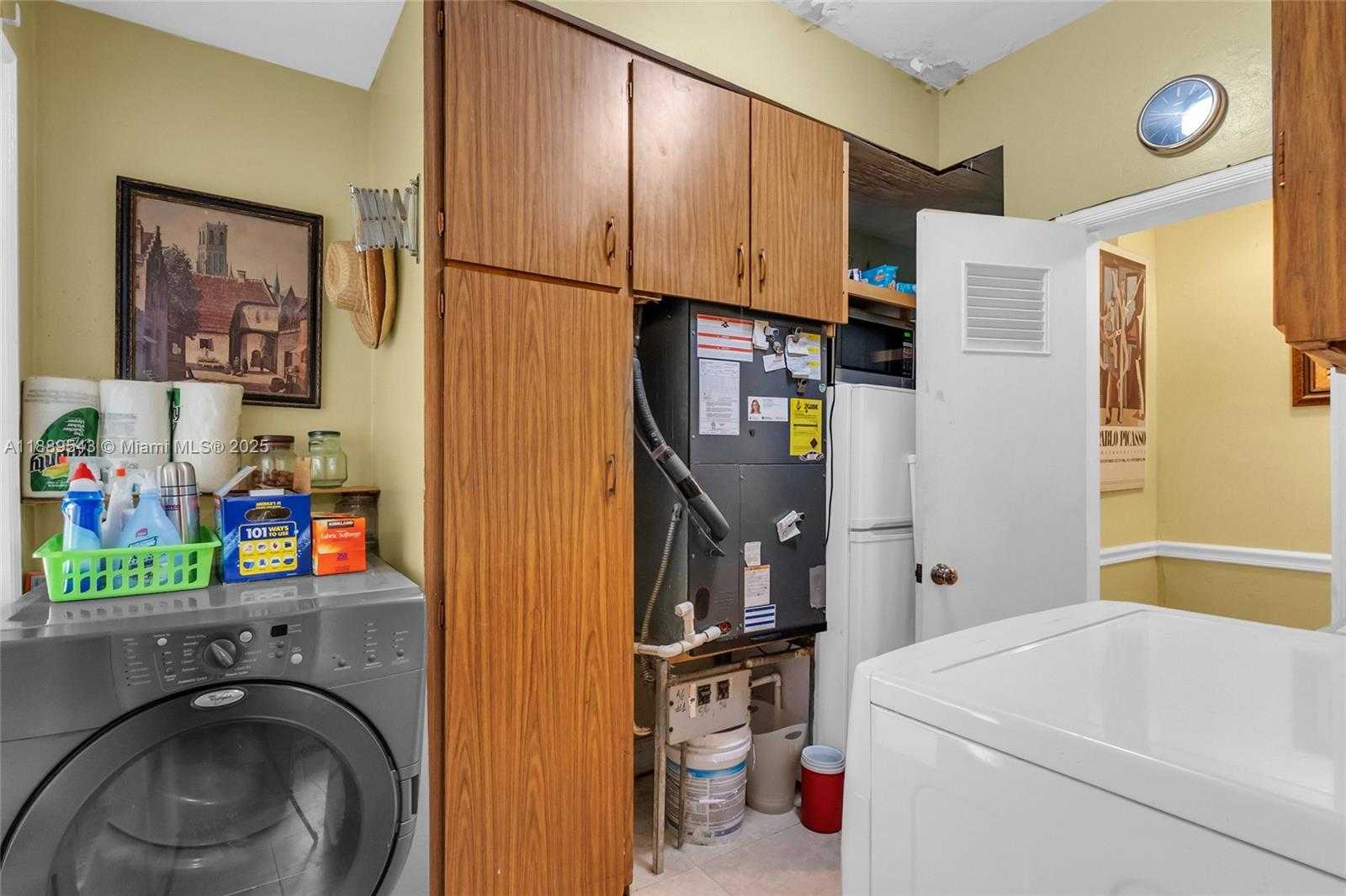 Small Image of 9410 NORTH EAST 6TH AVE, Miami Shores Number 26