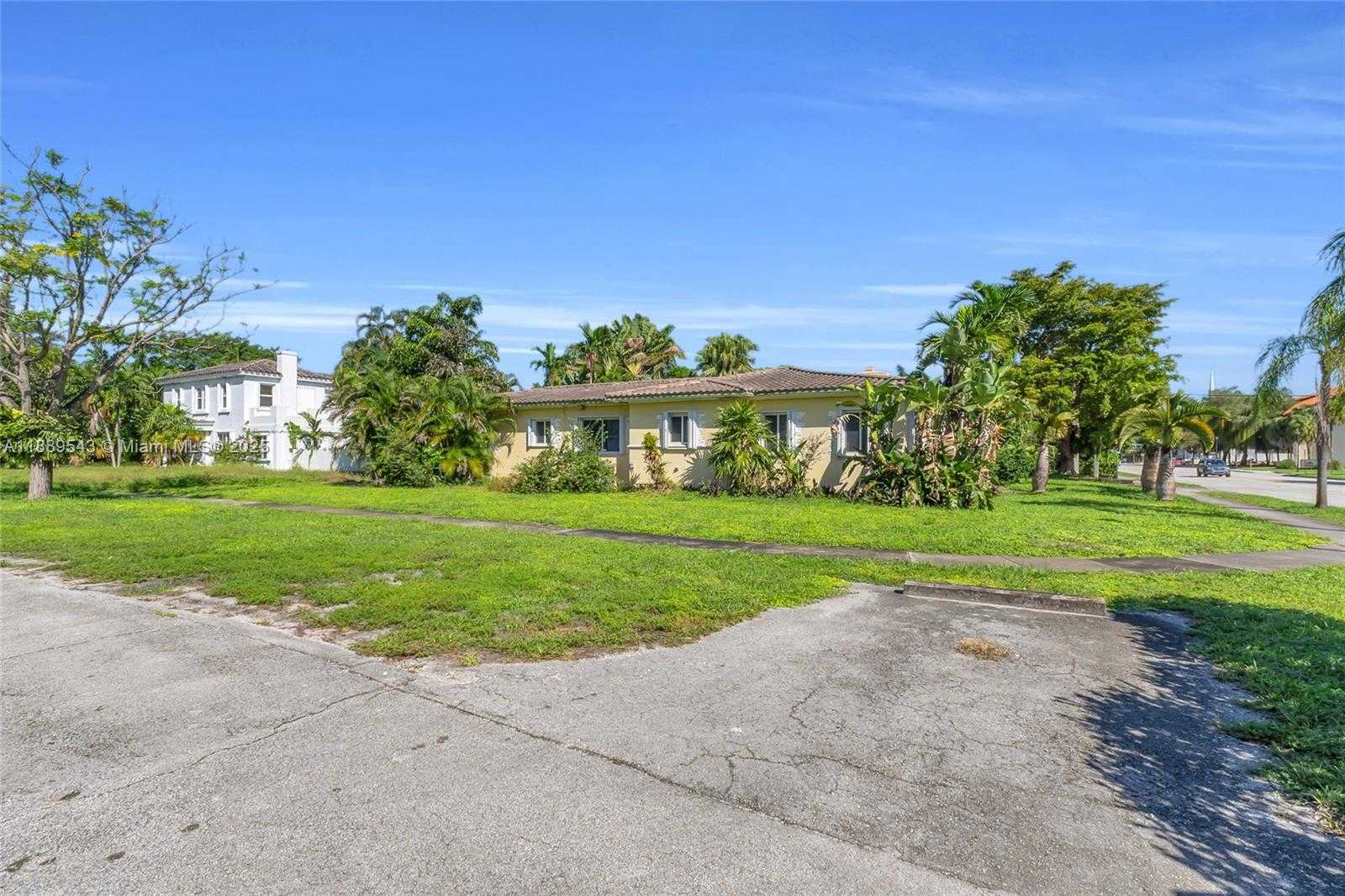 Small Image of 9410 NORTH EAST 6TH AVE, Miami Shores Number 3