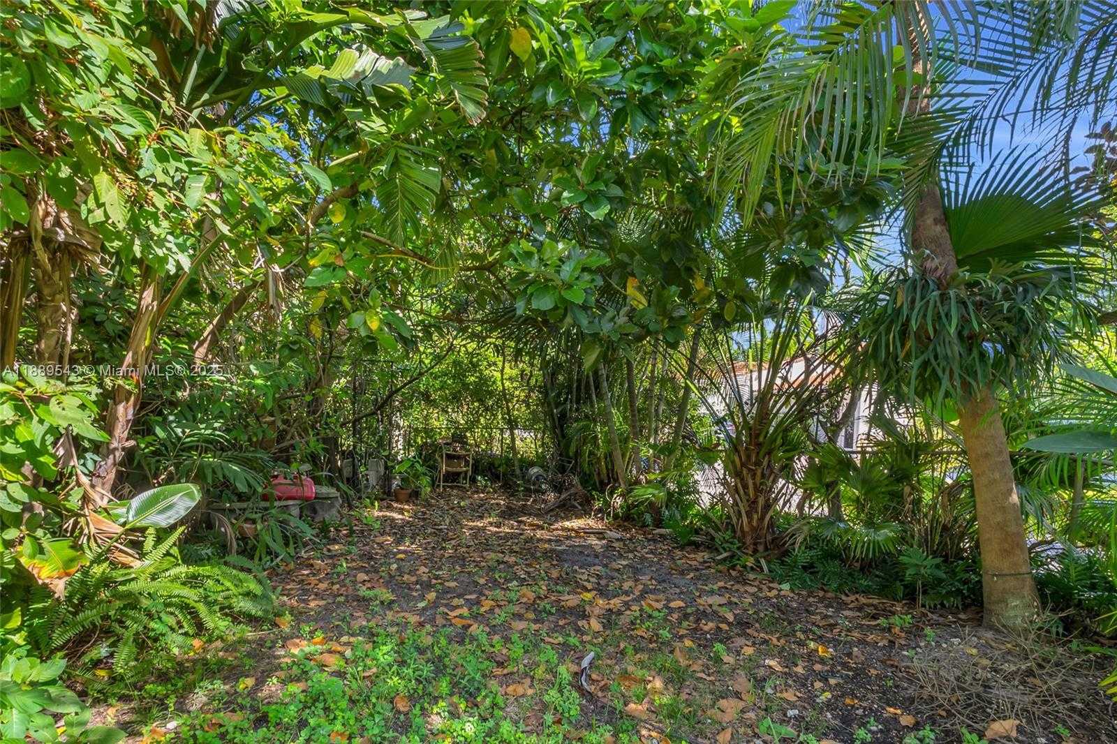 Small Image of 9410 NORTH EAST 6TH AVE, Miami Shores Number 31
