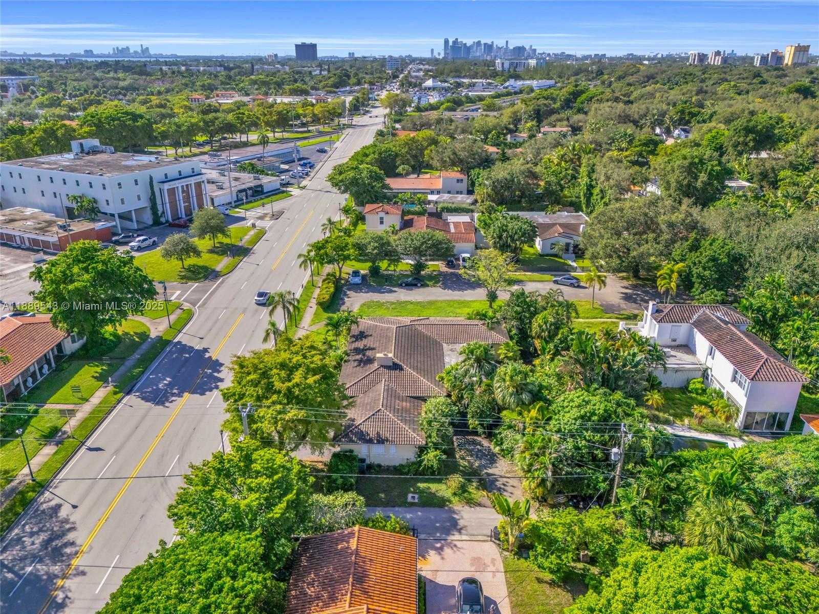 Small Image of 9410 NORTH EAST 6TH AVE, Miami Shores Number 35