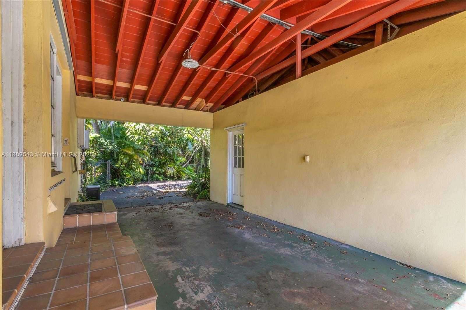 Small Image of 9410 NORTH EAST 6TH AVE, Miami Shores Number 5