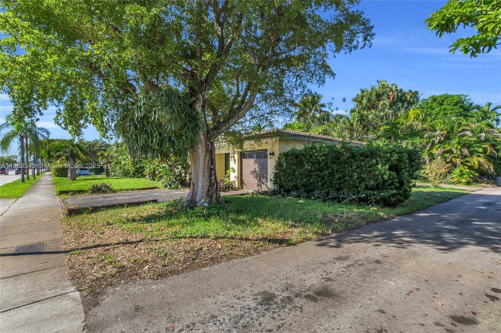 Small Image of 9410 NORTH EAST 6TH AVE, Miami Shores Number 6