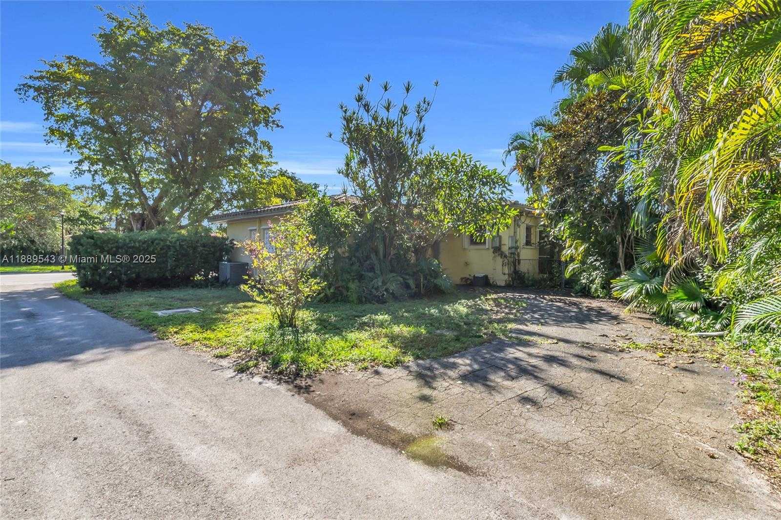 Small Image of 9410 NORTH EAST 6TH AVE, Miami Shores Number 7
