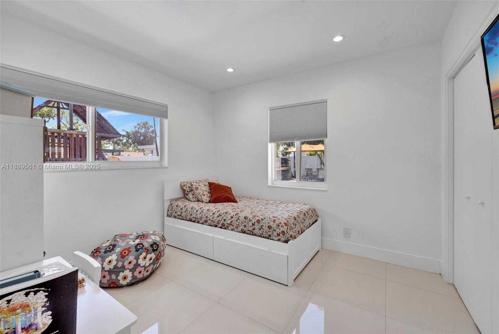 Small Image of 2506 NORTH EAST 30TH ST, Fort Lauderdale Number 32