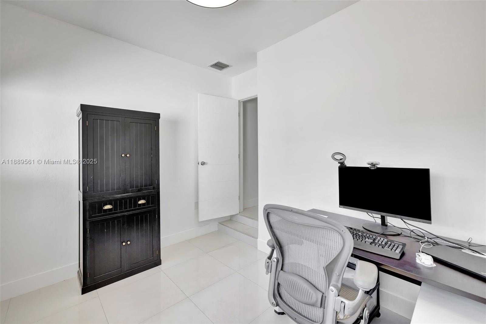 Small Image of 2506 NORTH EAST 30TH ST, Fort Lauderdale Number 36