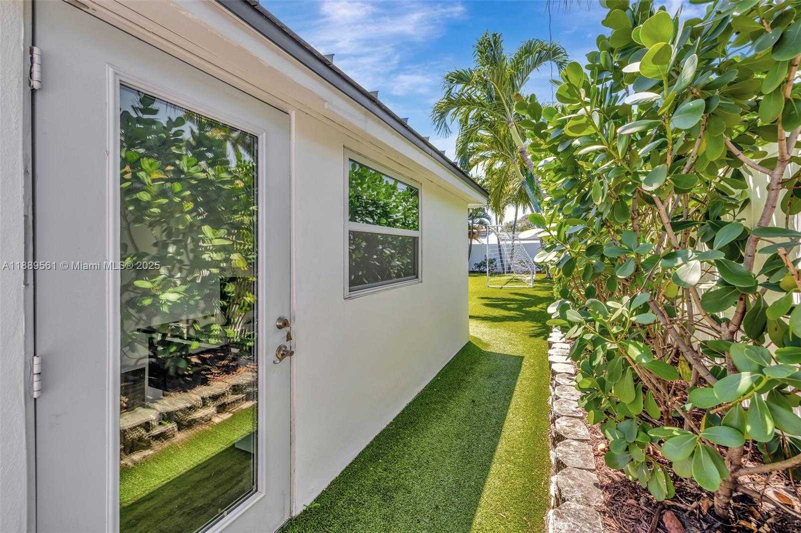 Small Image of 2506 NORTH EAST 30TH ST, Fort Lauderdale Number 37