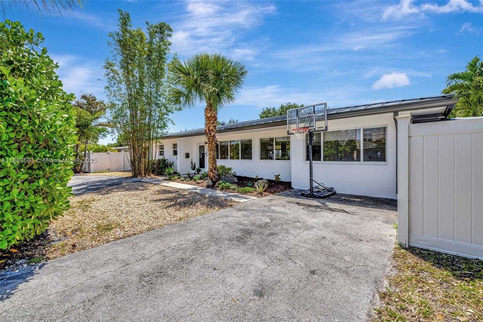 Small Image of 2506 NORTH EAST 30TH ST, Fort Lauderdale Number 41