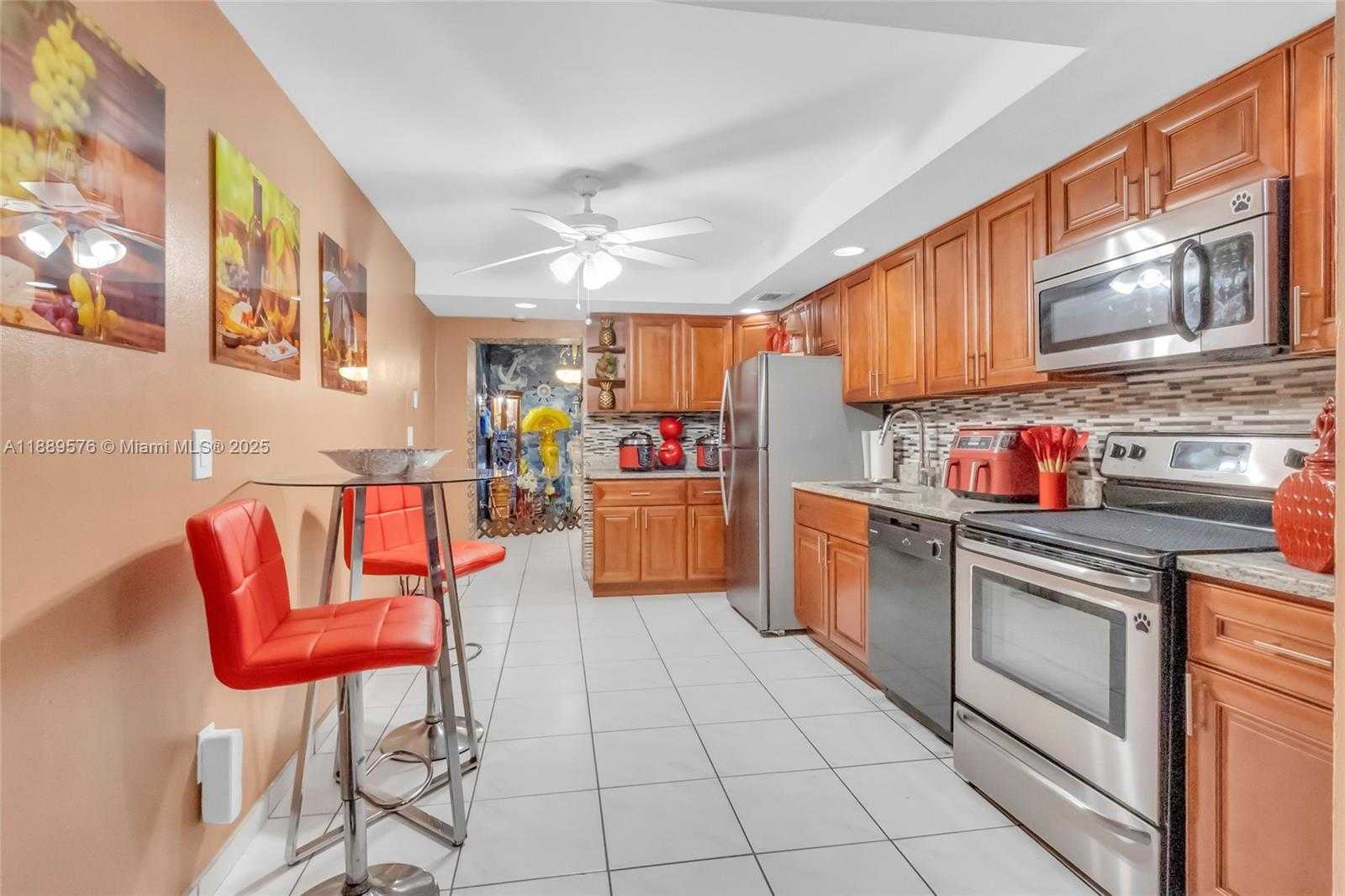 Small Image of 830 EAST 12TH PL, Hialeah Number 8