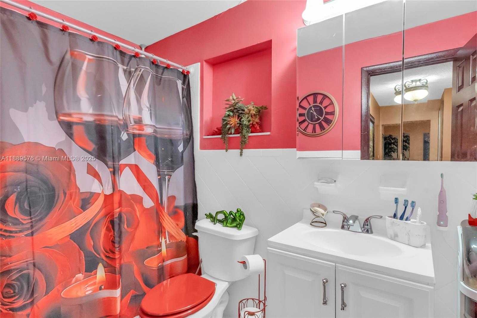Small Image of 830 EAST 12TH PL, Hialeah Number 9